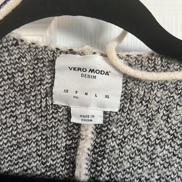 Short Sleeve Sweater - Picture 4 of 4